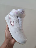 Botinha Nike Borough - Primeira Linha